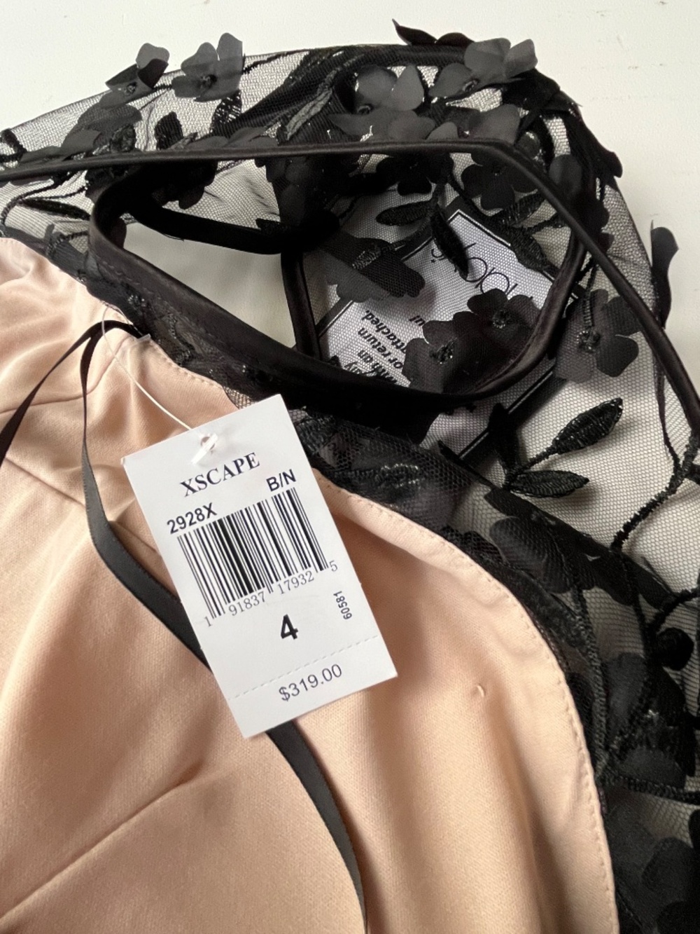 NWT XSCAPE Women’s 3-D Floral Overlay black and nude maxi dress size 4 - Picture 10 of 16
